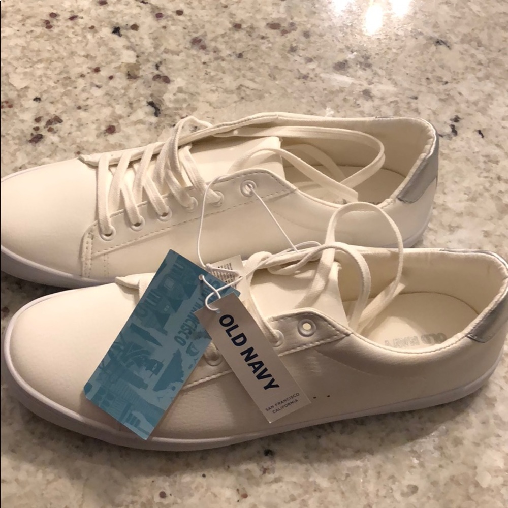 White sneaker🤩